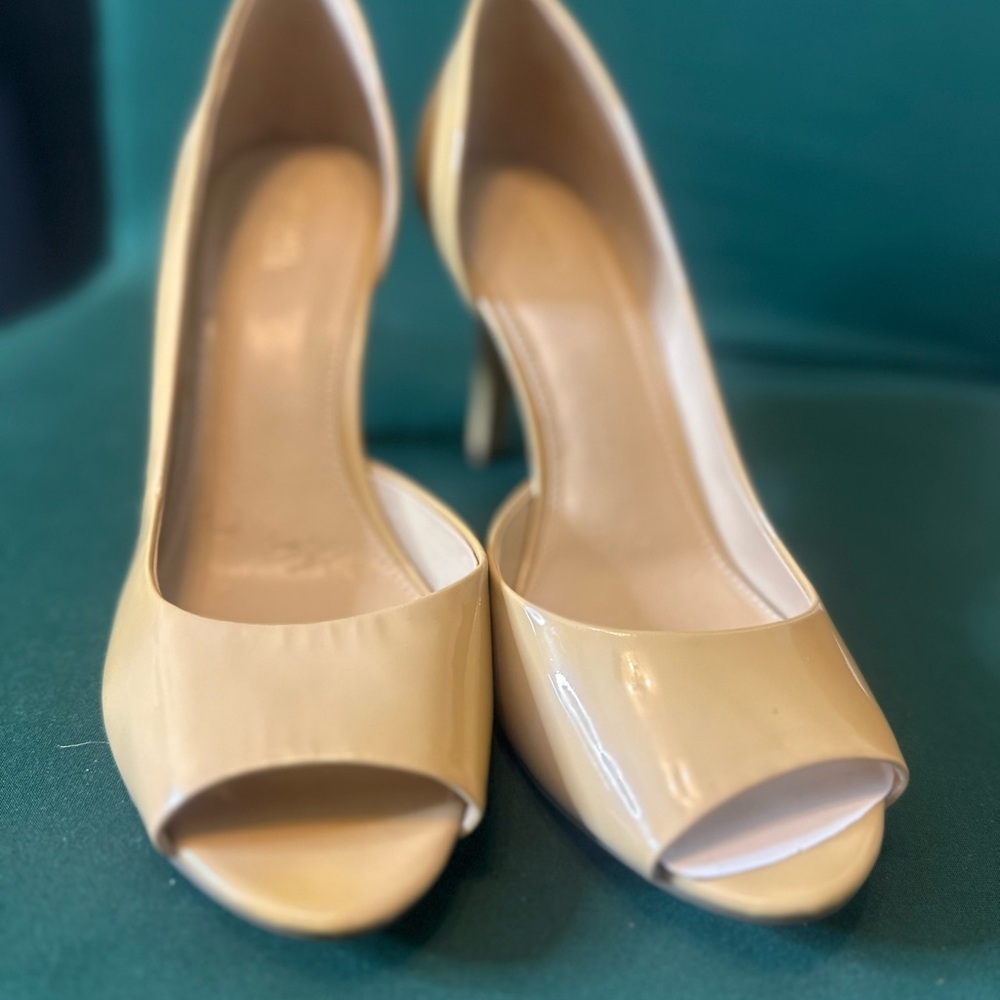 Michael Kors Gold Women's Heels- - Picture 3 of 3